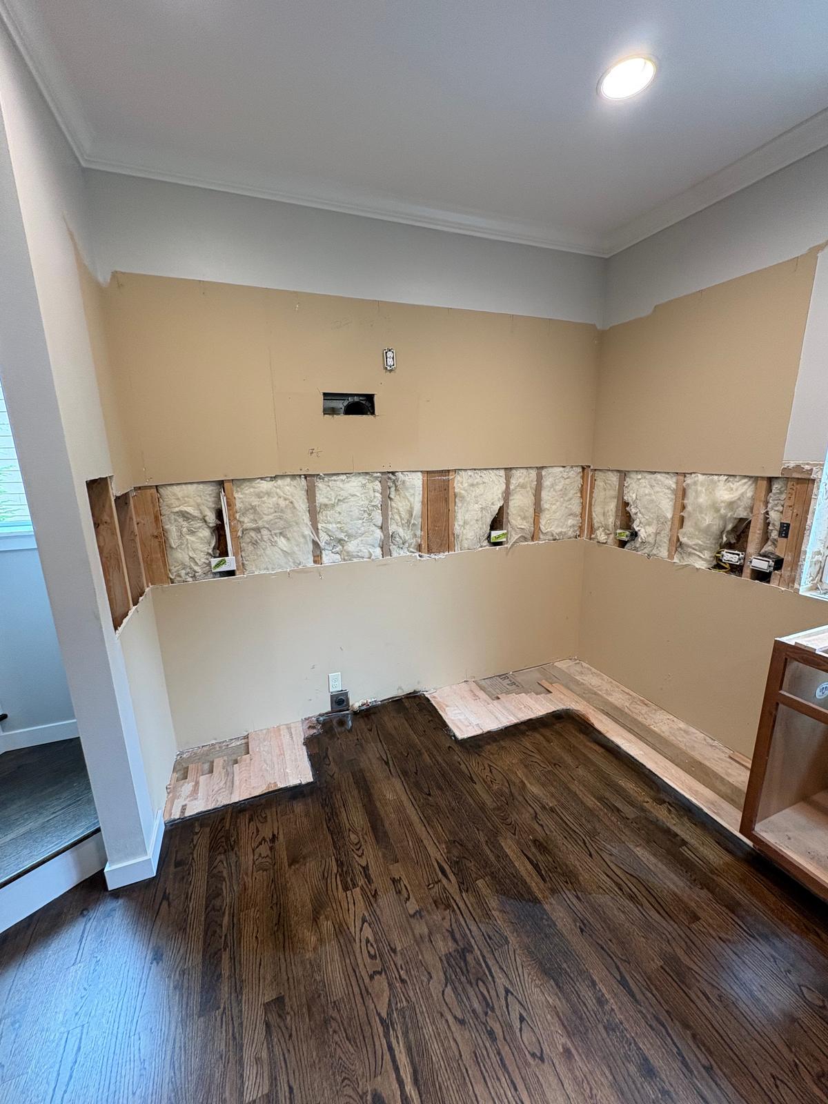 Selective kitchen demolition, photo 1